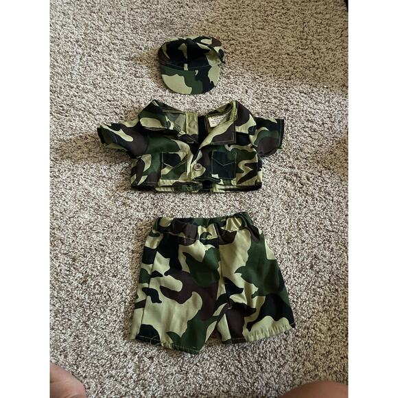 Build a bear camo outfit - Picture 1 of 3